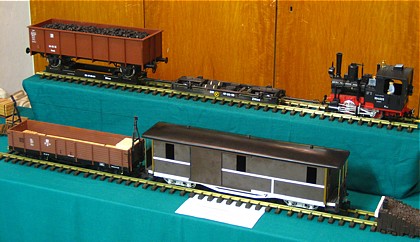 Gartenbahnmodelle, teilweise als Eigenbau