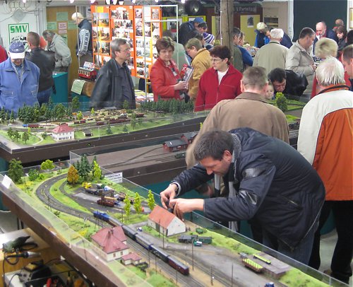 Besucher entdecken Details