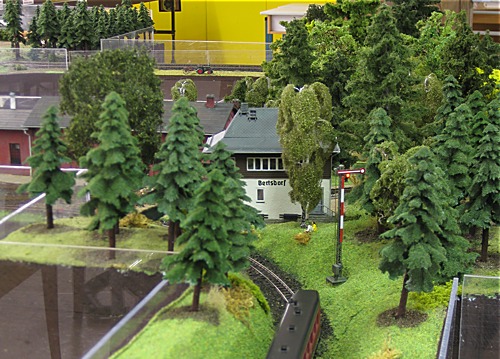Blick zum Stellwerk Bertsdorf