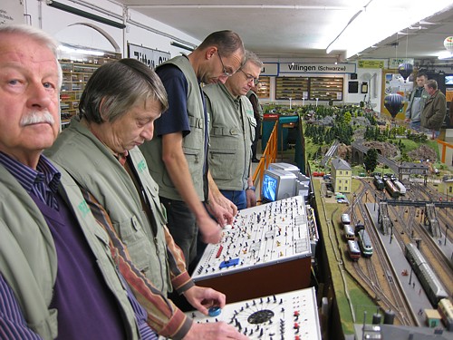 an den Stellpulten der H0-Clubanlage