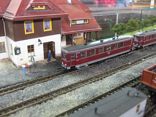 Zugankunft im Bahnhof Kurort Jonsdorf Zugankunft im Bahnhof Kurort Jonsdorf