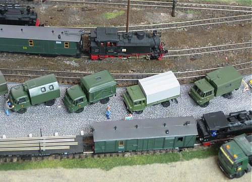 Armeefahrzeuge der Marke ROBUR Armeefahrzeuge der Marke ROBUR