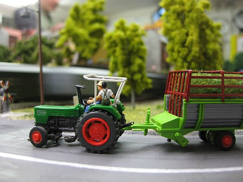 Bauer Horst und sein Ackerschlepper Bauer Horst und sein Ackerschlepper