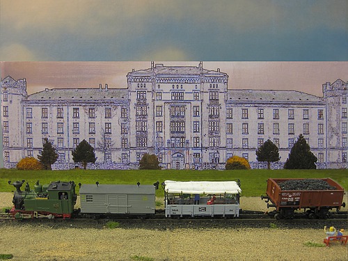 IK mit gemischtem Zug vor der Mandaukaserne IK mit gemischtem Zug vor der Mandaukaserne