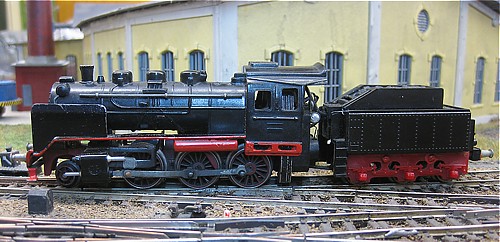 Modelldampflok der Baureihe 24 in der Ausführung für das "Dreileiter-Wechselstrom-System" Modelldampflok der Baureihe 24 in der Ausführung für das "Dreileiter-Wechselstrom-System"