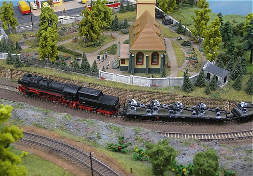 Auch im Jahr 2017 rollt unser originaler ROBUR-Zug Auch im Jahr 2017 rollt unser originaler ROBUR-Zug