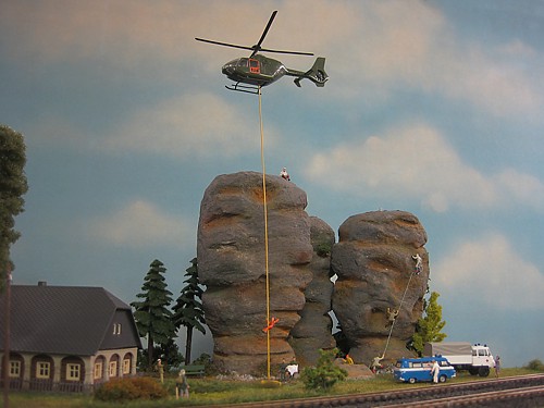 Nach einem Kletterunfall am Sandsteinfelsen musste ein Rettungshubschrauber zum Einsatz kommen.