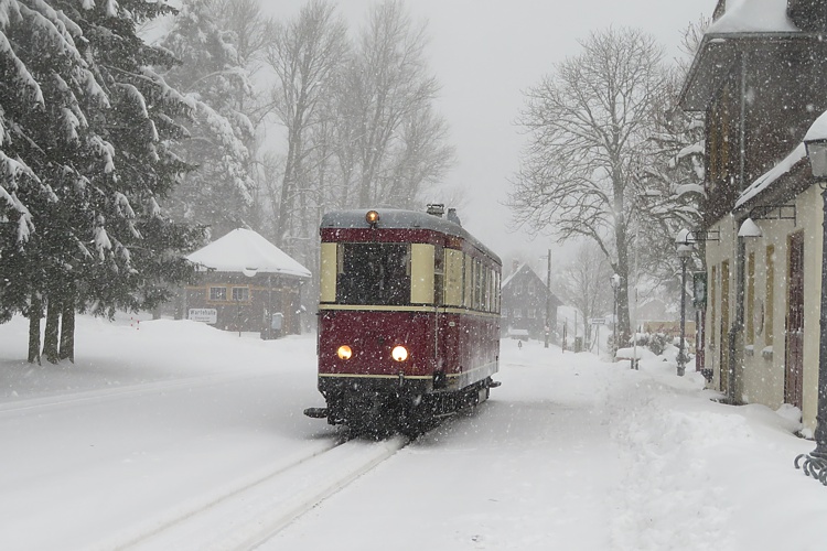VT137 322 in Jonsdorf im Flockenwirbel
