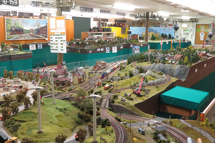Blick in die Ausstellungräume Blick in die Ausstellungräume