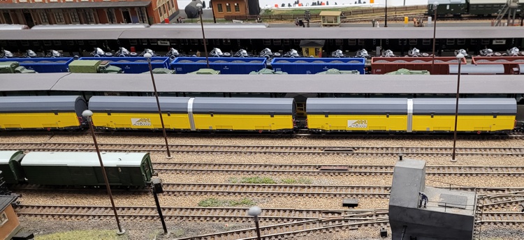 2x2-achsige Doppelstockwagen für den Autotransport - Gattung Hccrrs 2x2-achsige Doppelstockwagen für den Autotransport - Gattung Hccrrs