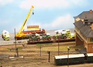 hier gibt es noch Bahnverladung von gro&szlig;en Ger&auml;ten