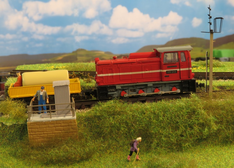 Unkrautbek&auml;mpfung mit Lok 199 013