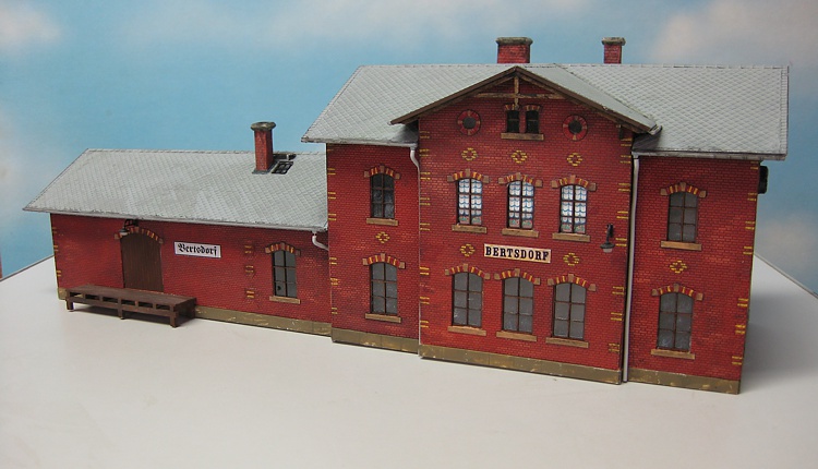 Empfangsgeb&auml;ude Bahnhof Bertsdorf Gleisseite