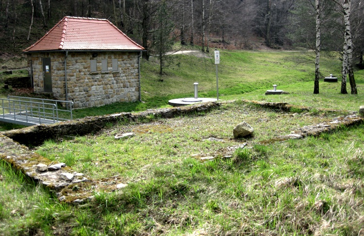 Haltepunkt Teufelsmühle - altes Wartehallenfundament Haltepunkt Teufelsmühle - altes Wartehallenfundament