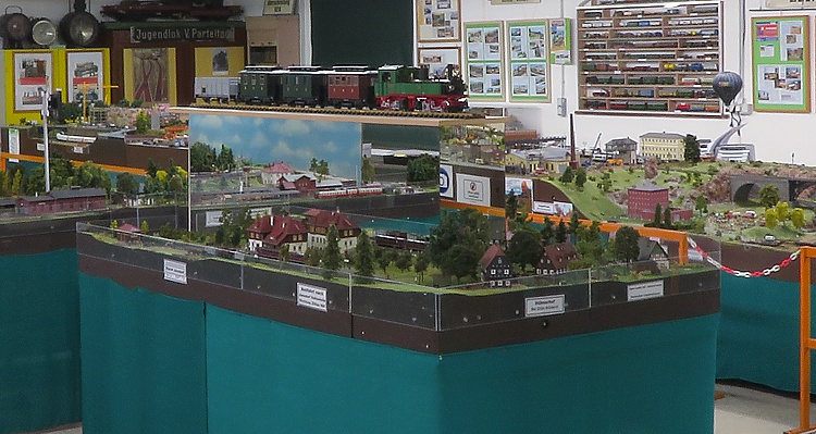 Jonsdorf mit verschiedenen Spiegelungen