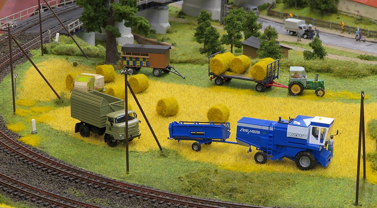 2019 = neue Technik für den Ernteeinsatz 2019 = neue Technik für den Ernteeinsatz