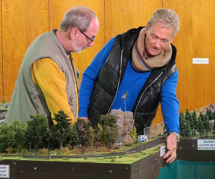 Uwe Kaiser mit Moderator und S&auml;nger Olaf Berger