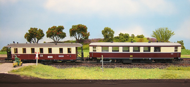 Schmalspurtriebwagen VT137 322 hat die Vorfahrt