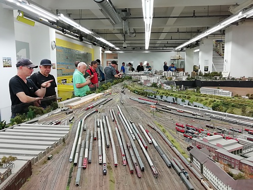 umfangreiche Abstellanlagen des Kopfbahnhofes